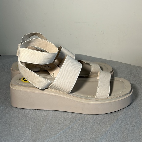 Cushionaire, Woman’s Size 9 Ivory Pixar Stretch Platform Sandals - Picture 6 of 7